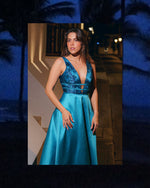 Cargar imagen en el visor de galería, OMARA Dress
